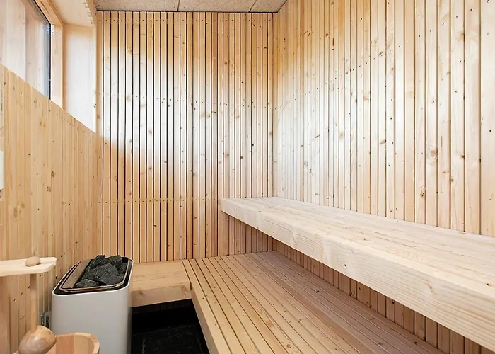 8 Person In Vestervig-by Traum